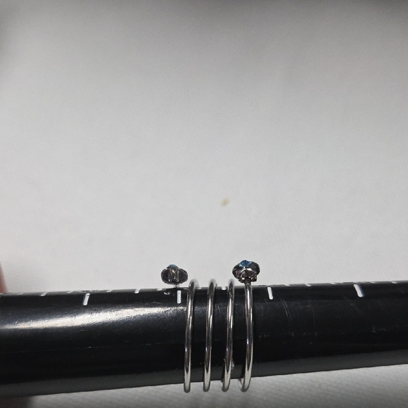 Silver‎ Star Spring Ring - Picture 7 of 9